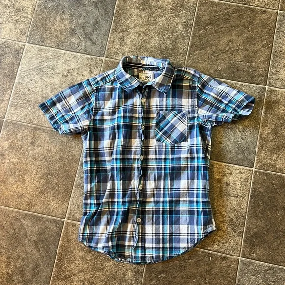 Boys Short Sleeve Collared Button Up Shirts - Picture 5 of 8